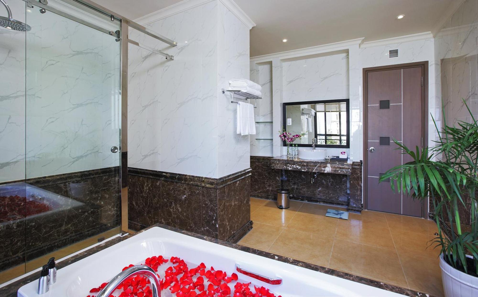 Merperle Crystal Palace Khách sạn 4*